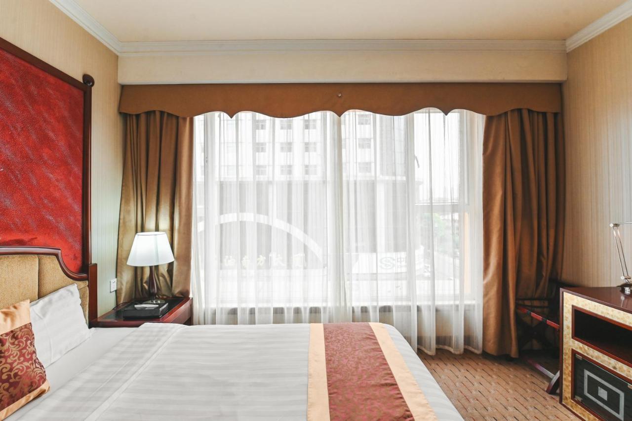 Royal Plaza Hotel Guangzhou Buitenkant foto